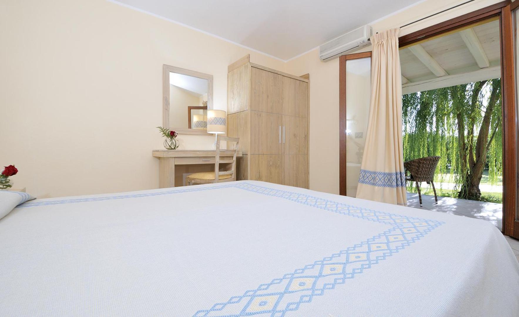 Futura Club Cala Fiorita Hotel Agrustos ภายนอก รูปภาพ