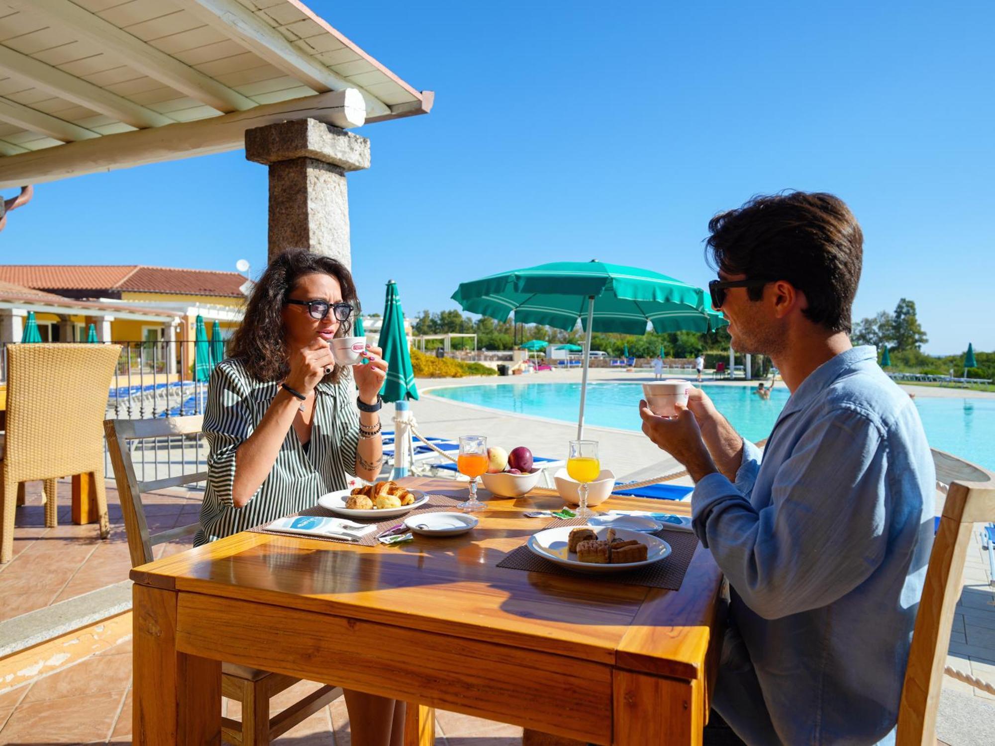 Futura Club Cala Fiorita Hotel Agrustos ภายนอก รูปภาพ
